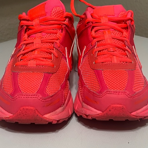 pink Nike Men's Zoom Vomero 5  “Hot Punch” - Picture 1 of 4